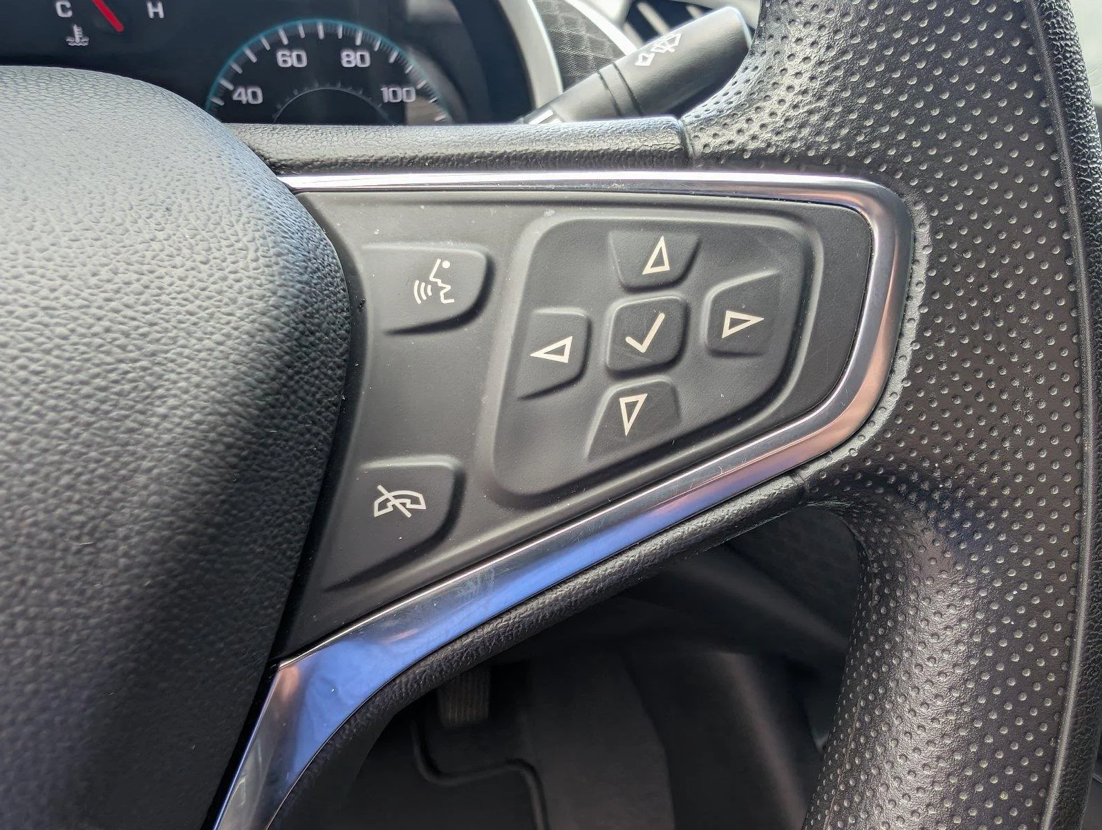 Used 2025 Lakeshore Blue Metallic Chevrolet LT image 23