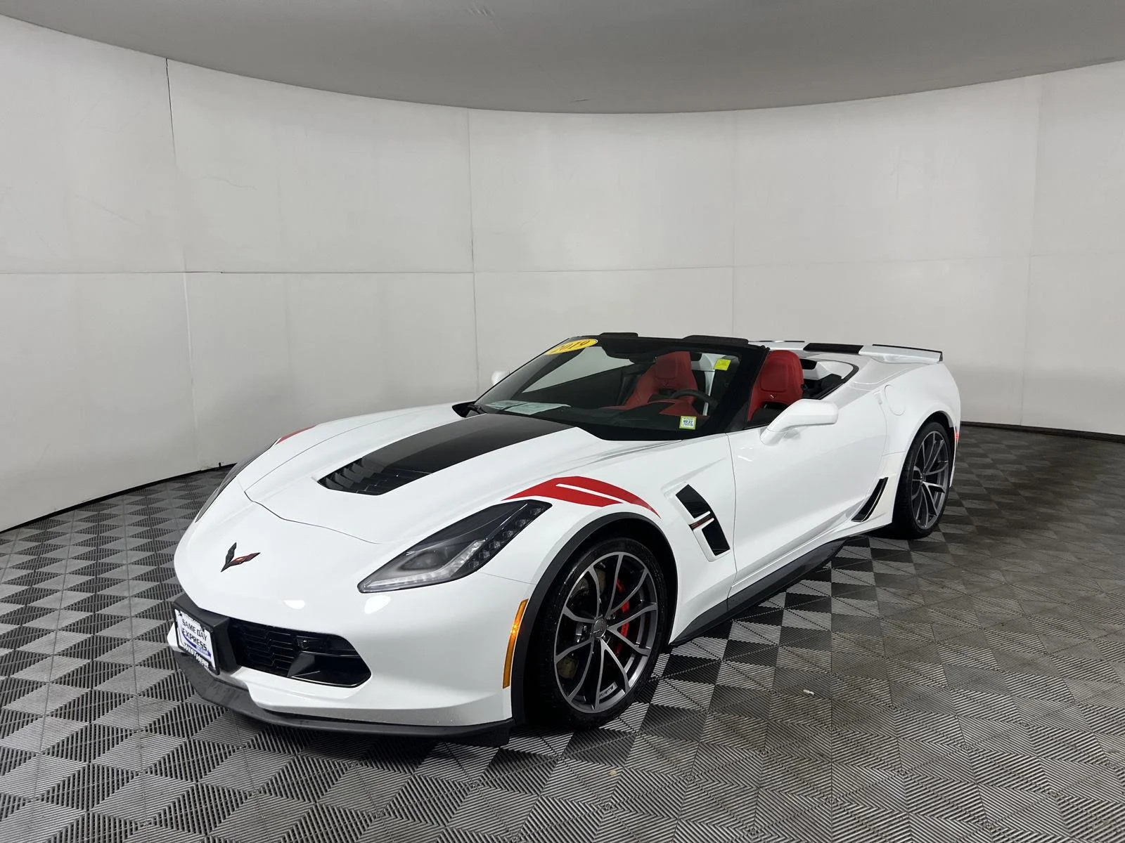 Used 2019 ARCTIC WHITE Chevrolet Grand Sport 2LT image 22