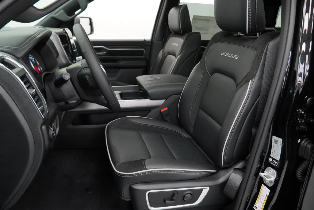 New 2027 Diamond Black Crystal Pearl-Coat Exterior Paint RAM Laramie image 4
