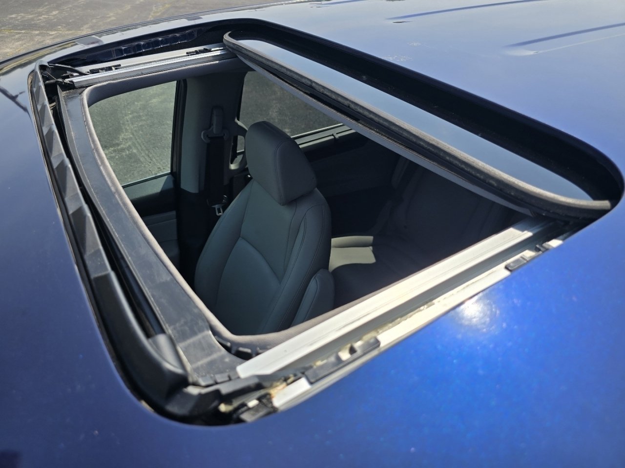 Used 2020 Blue Honda EX-L image 3