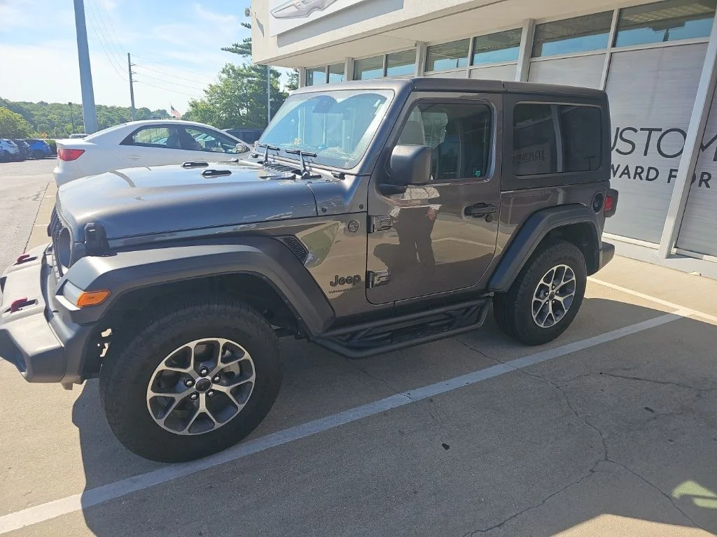 Used 2024 Gray Jeep Sport S image 2