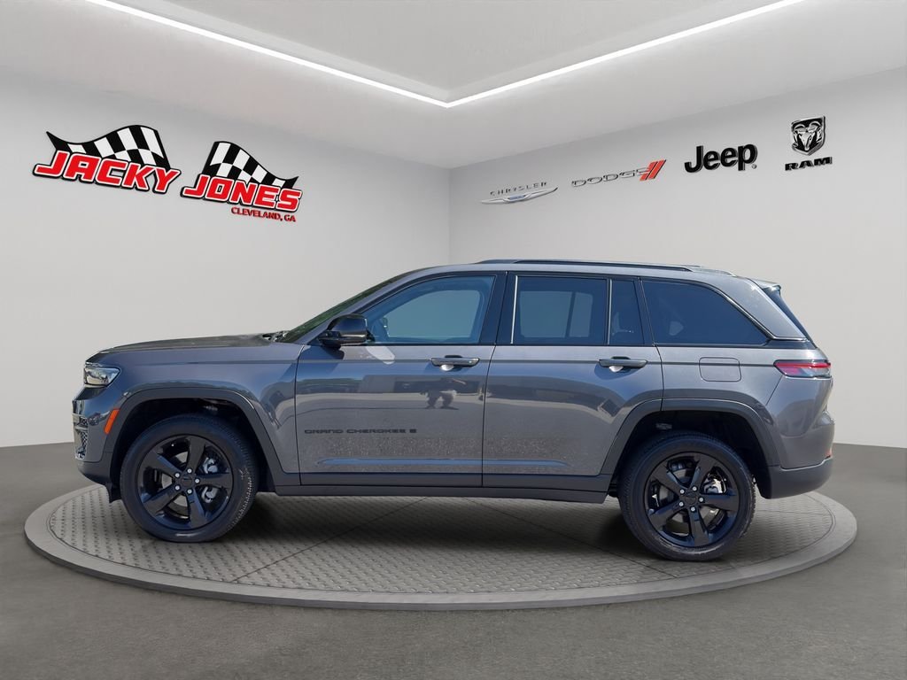 Used 2024 Baltic Gray Metallic Clearcoat Jeep Altitude X image 3