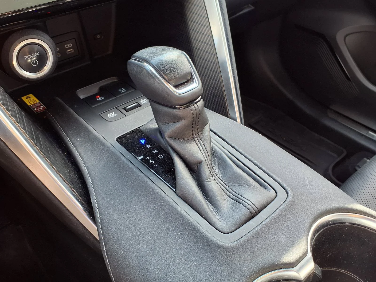 Used 2023 Pearl Toyota Limited image 14