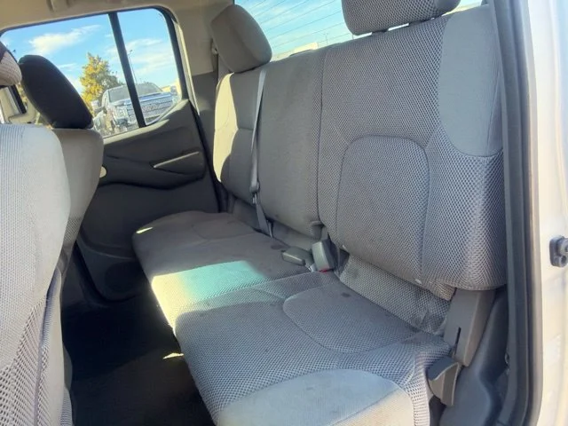 Used 2010 Silver Nissan SE image 21