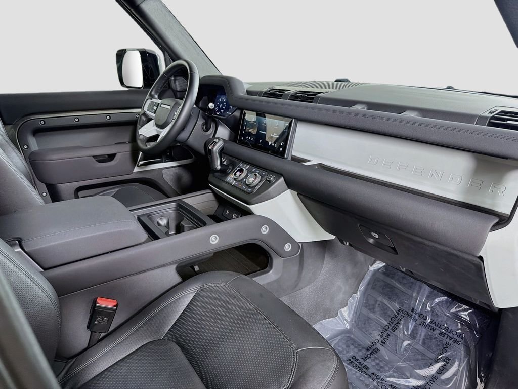 Used 2023 Silver Land Rover S image 31