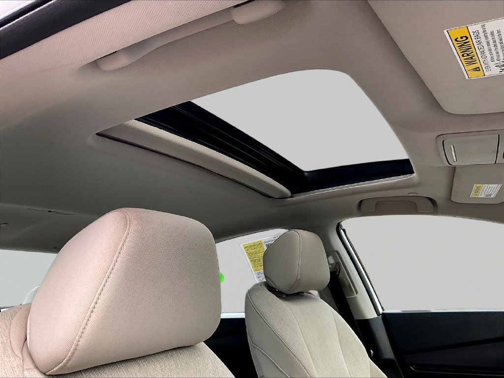 Used 2023 White Honda EX image 22