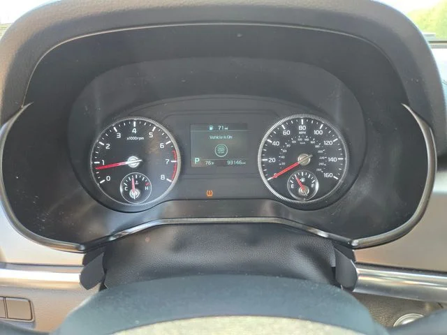 Used 2022 White Kia S image 33
