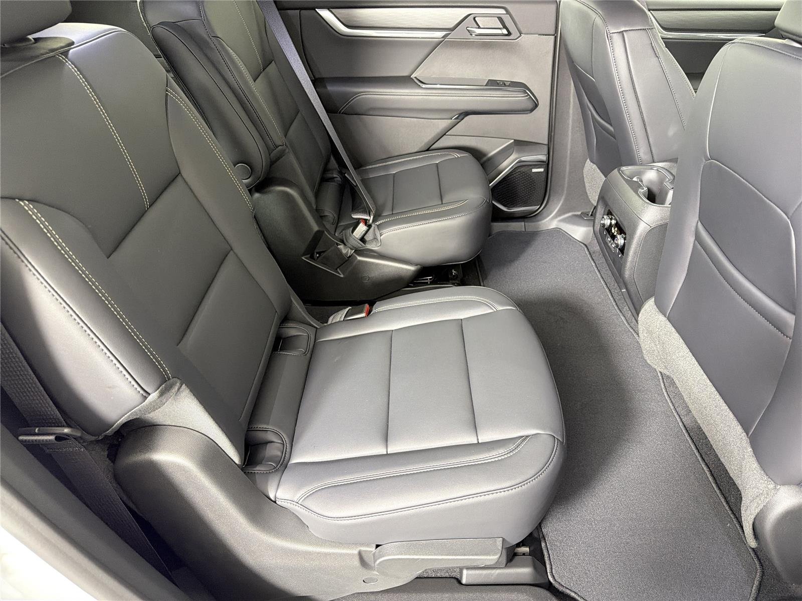 2026 GMC Acadia Elevation - Photo 16