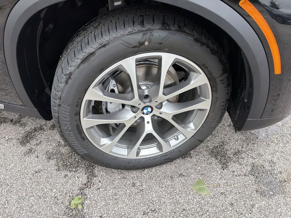 New 2026 Black Sapphire Metallic BMW xDrive40i image 19