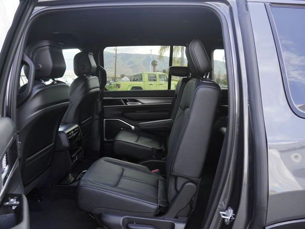 New 2026 Baltic Gray Metallic Clearcoat Jeep Limited Altitude image 27