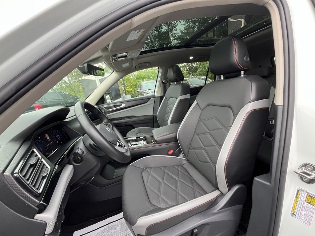 Used 2024 White Volkswagen 2.0T Peak Edition SE w/Technology image 12