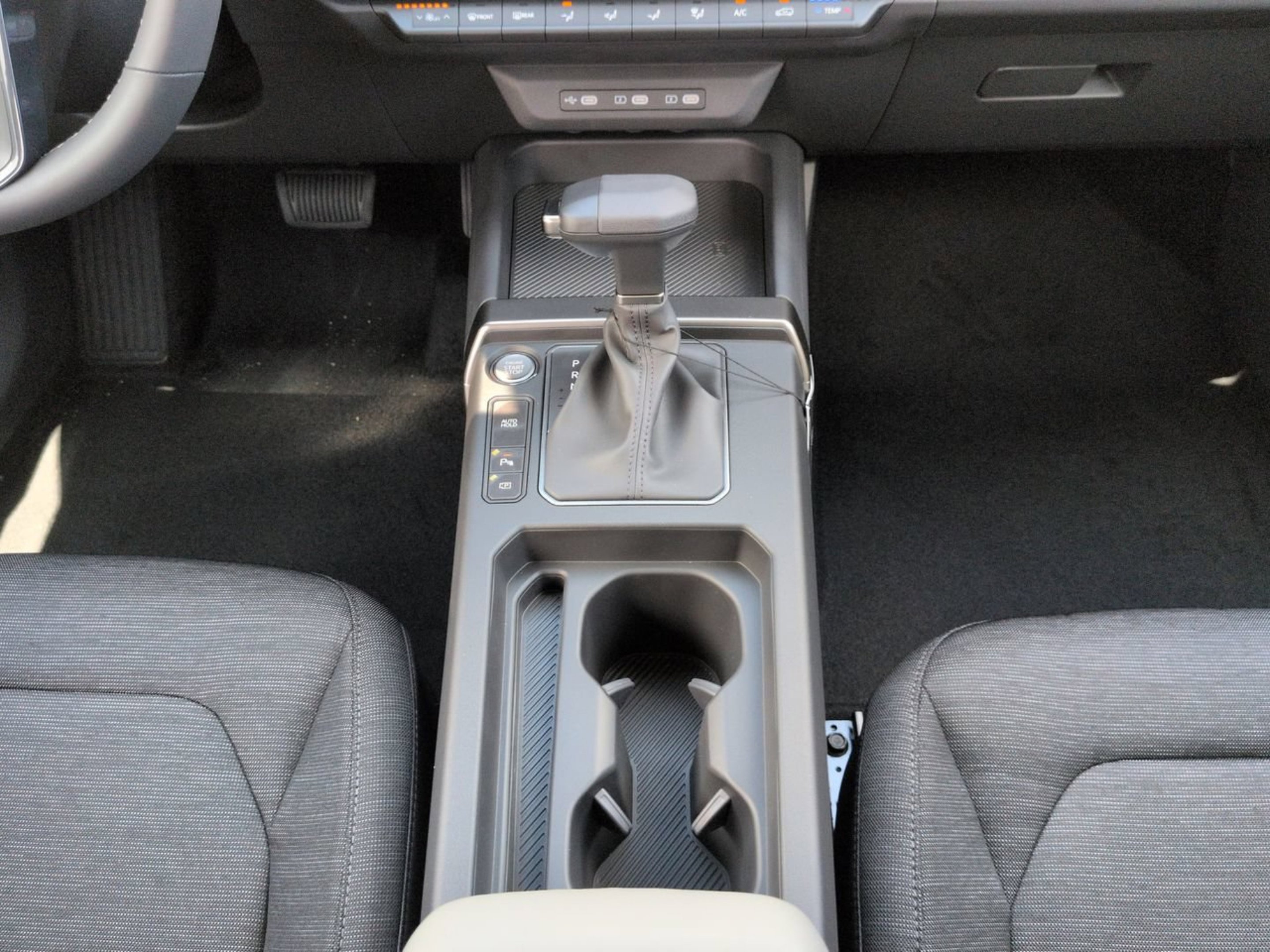 New 2027 Ivory Silver Kia LX image 16
