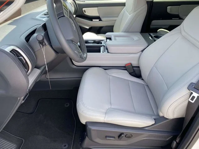 New 2026 Star White Metallic Tri-Coat Ford Active image 15
