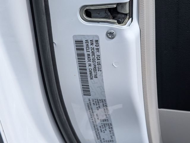 Used 2023 White Chrysler Limited image 26
