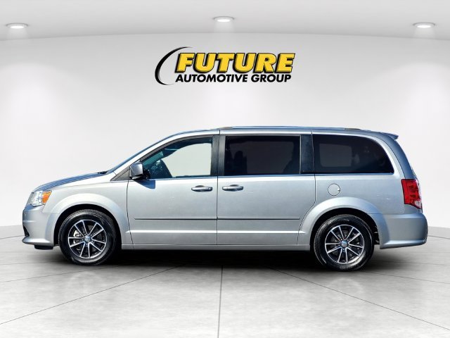 Used 2017 Silver Dodge SXT image 7