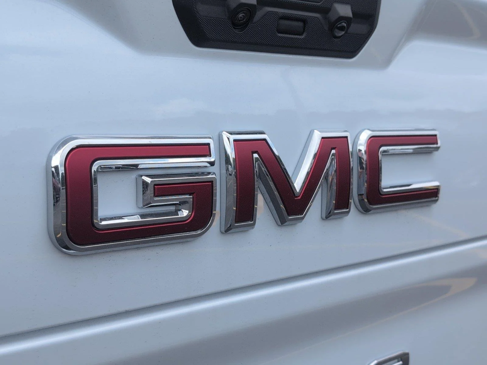 New 2026 Glacier White Tricoat GMC SLT image 38