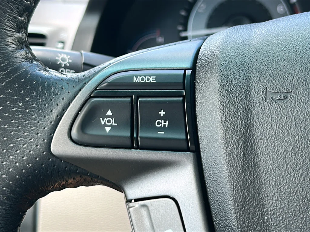 Used 2011 Blue Honda EX-L image 24