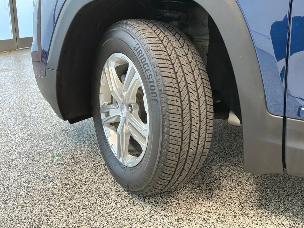 Used 2022 Marine Metallic GMC SLE image 3