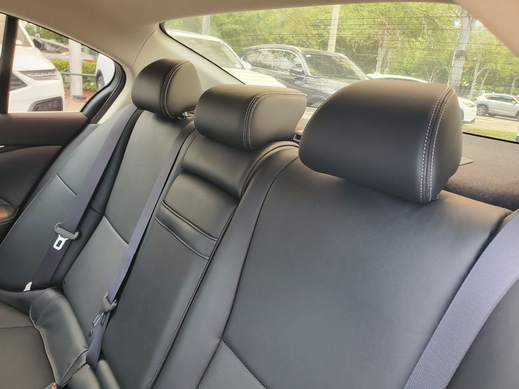 Used 2023 White INFINITI LUXE image 12