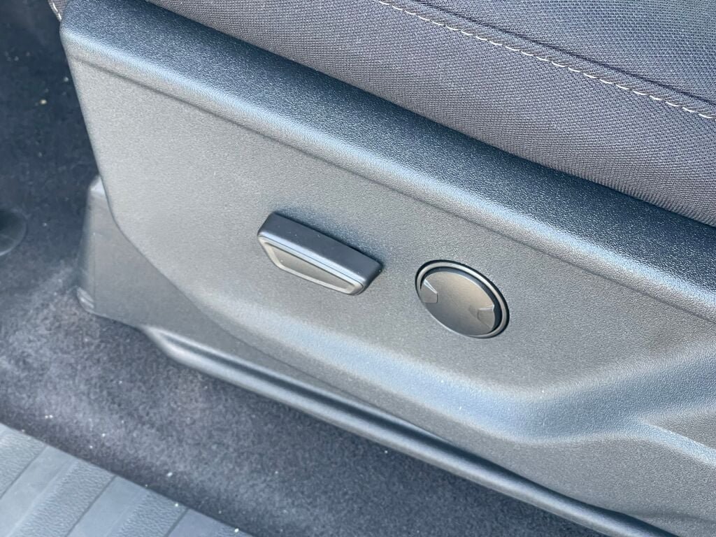 New 2026 Oxford White Ford XLT image 8