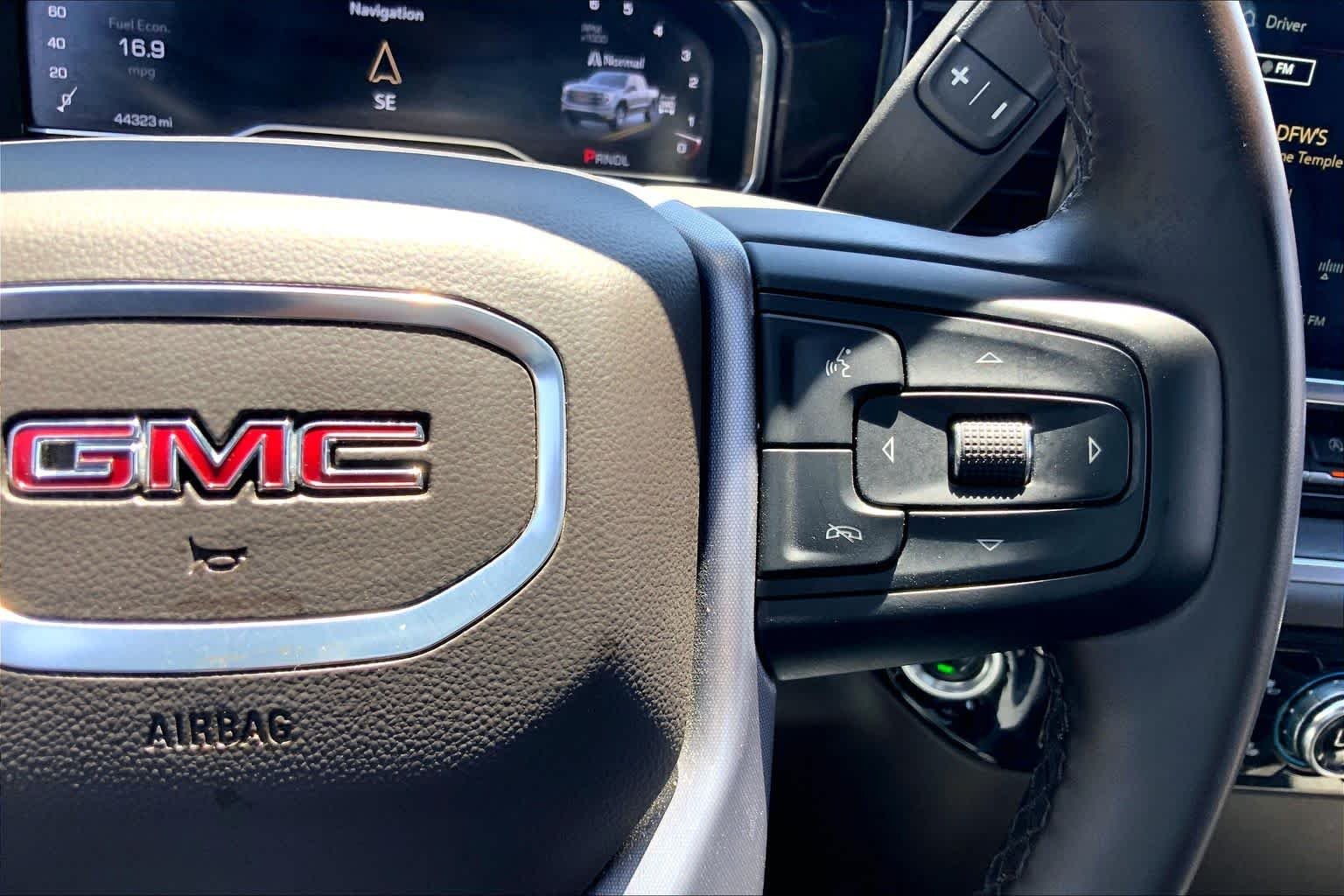 Used 2025 Summit White GMC SLT image 24