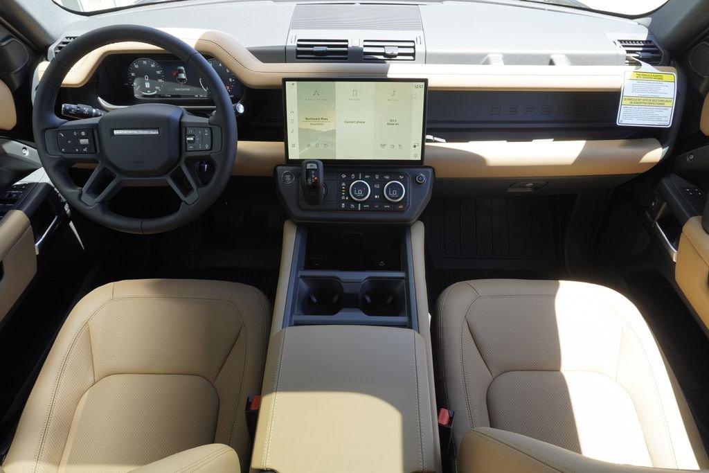 New 2026 Santorini Black Land Rover X-Dynamic SE image 9