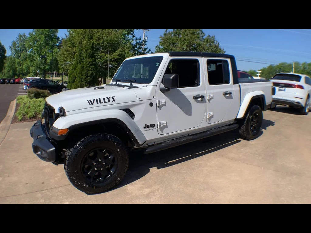 Used 2023 BRGHTWHT/BLACK Jeep Willys image 4