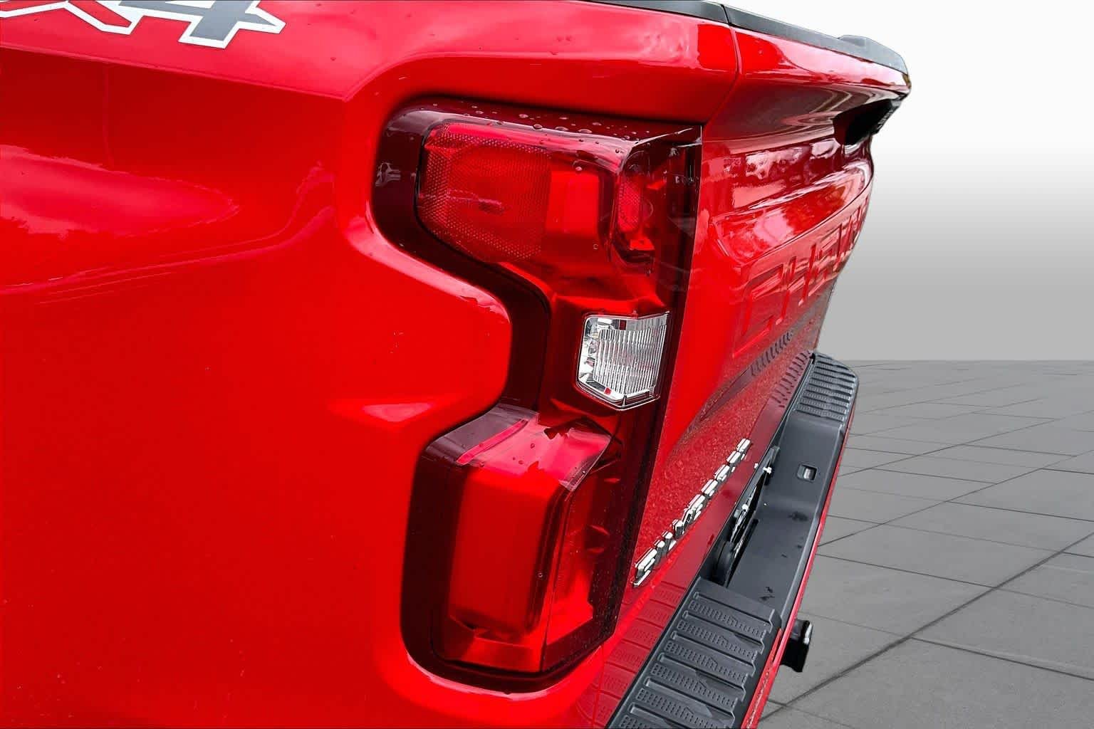 Used 2022 Red Hot Chevrolet RST image 28