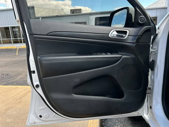 Used 2019 Bright White Clearcoat Jeep Altitude image 25