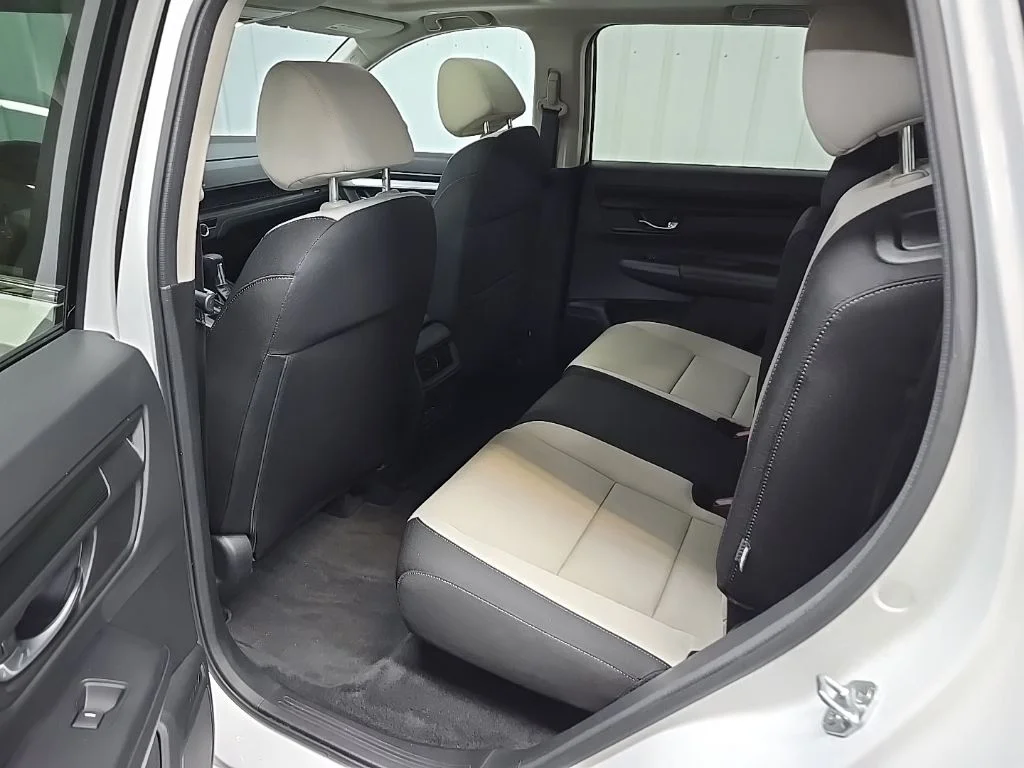 Used 2024  Honda EX image 32