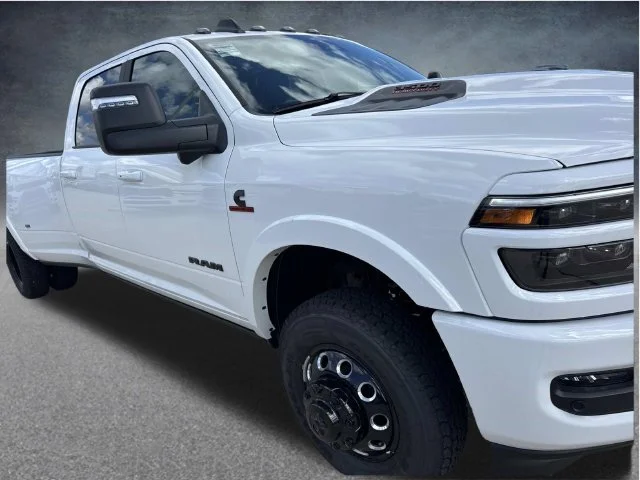 New 2027 Bright White Clear-Coat Exterior Paint RAM Limited image 3
