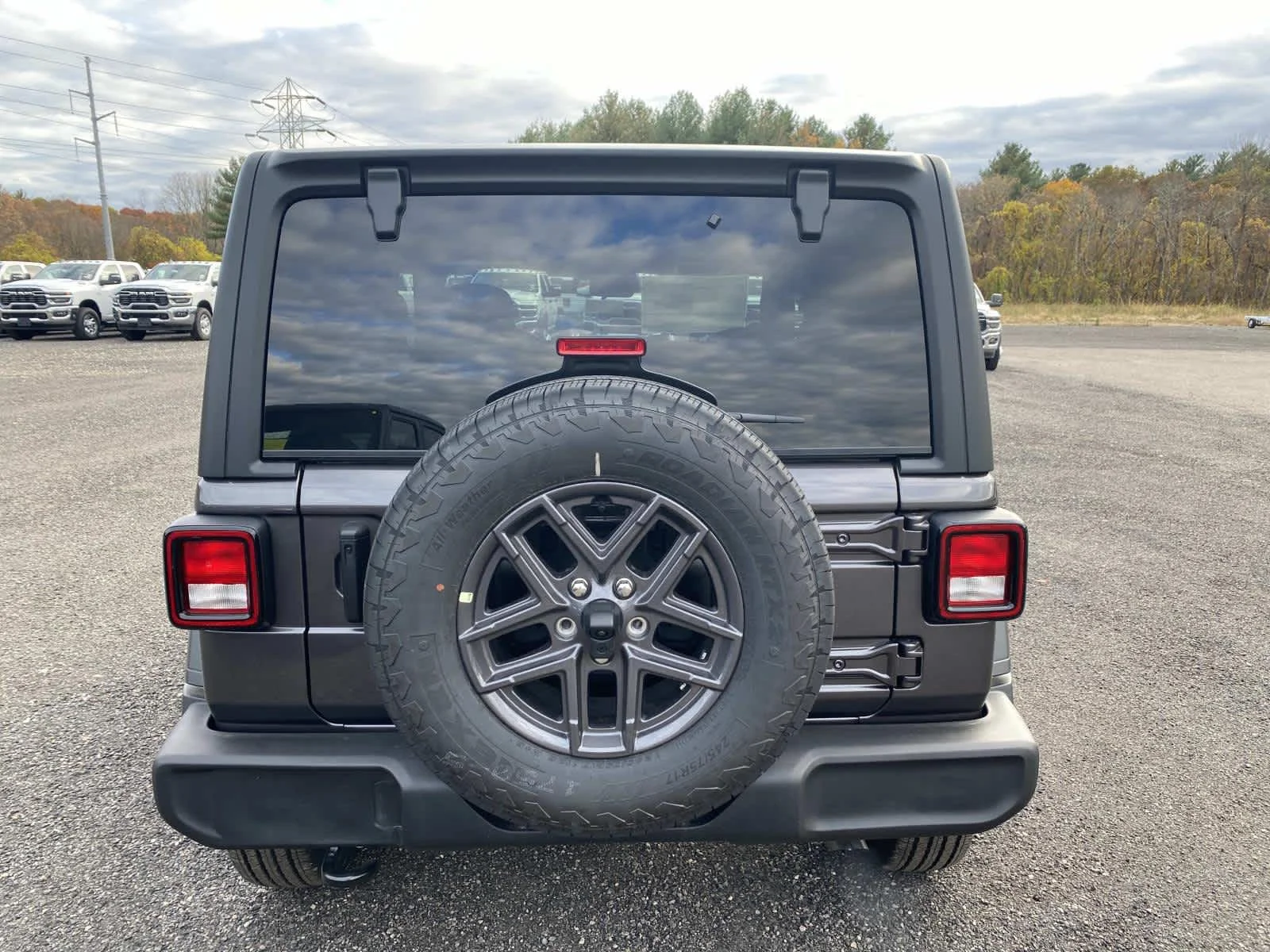 New 2026 Granite Crystal Metallic Clear-Coat Exterior Paint Jeep Sport S image 4