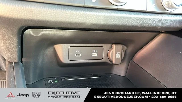 Used 2025  Acura Base image 21