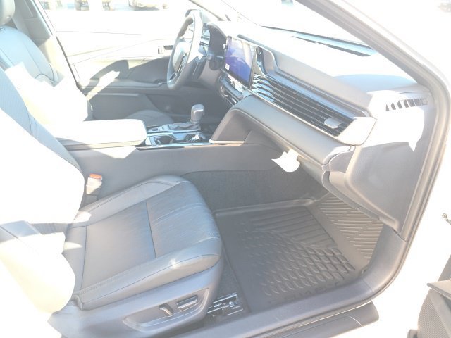 New 2026 Wind Chill Pearl <sup>1</sup> Toyota  XSE image 9
