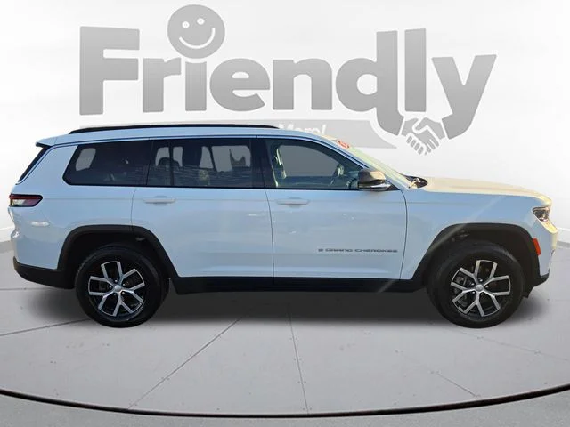 Used 2025 White Jeep Limited image 4