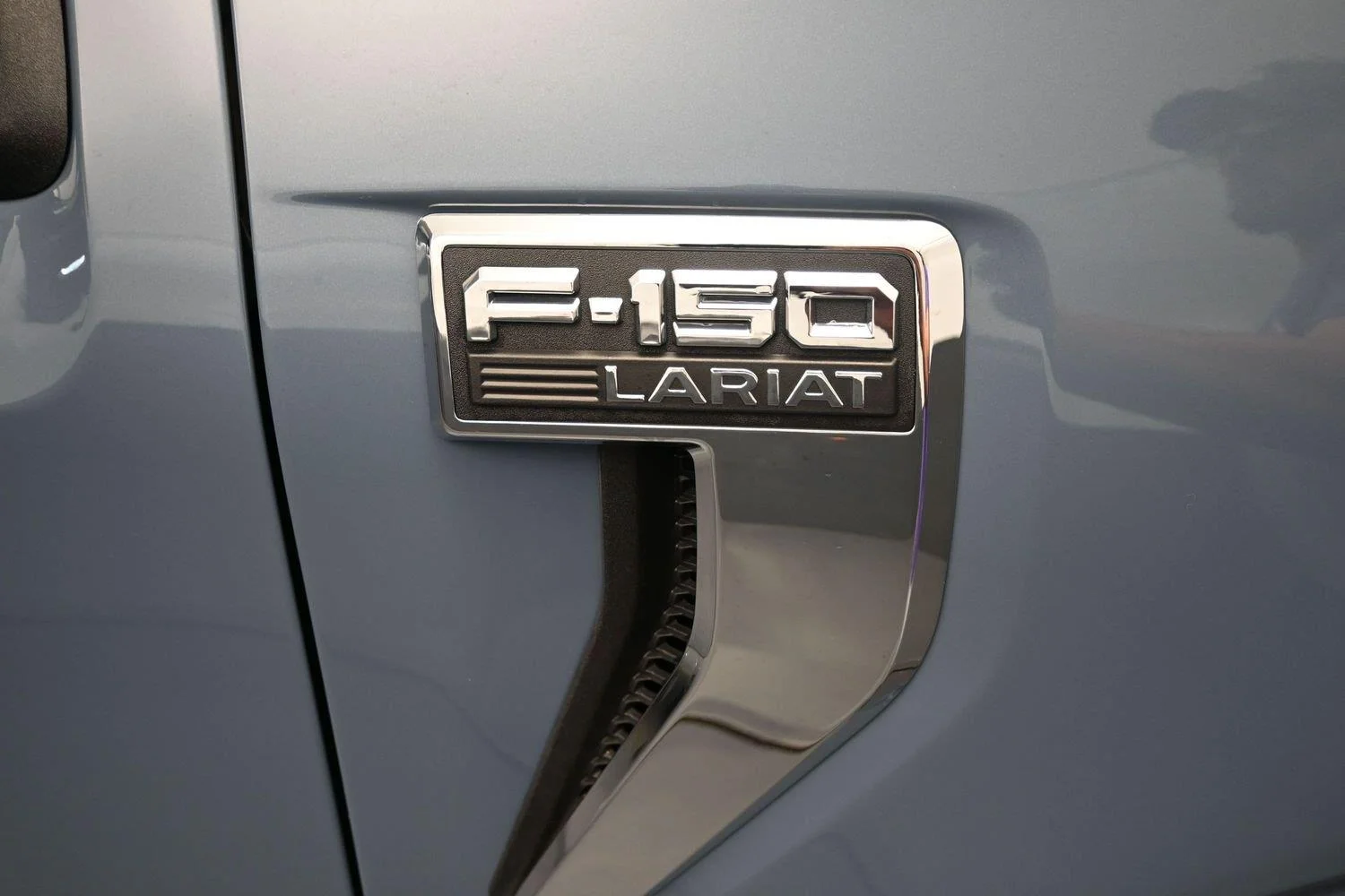 Used 2023 Azure Gray Metallic Tri-Coat Ford LARIAT image 6