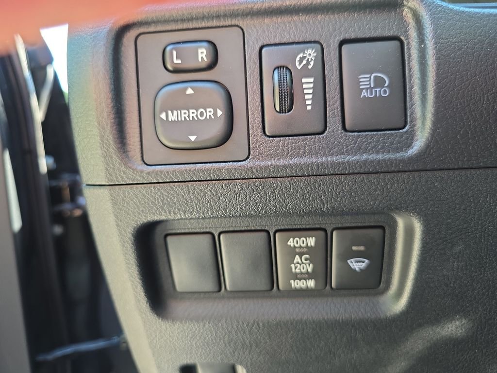 Used 2024  Toyota SR5 Premium image 22