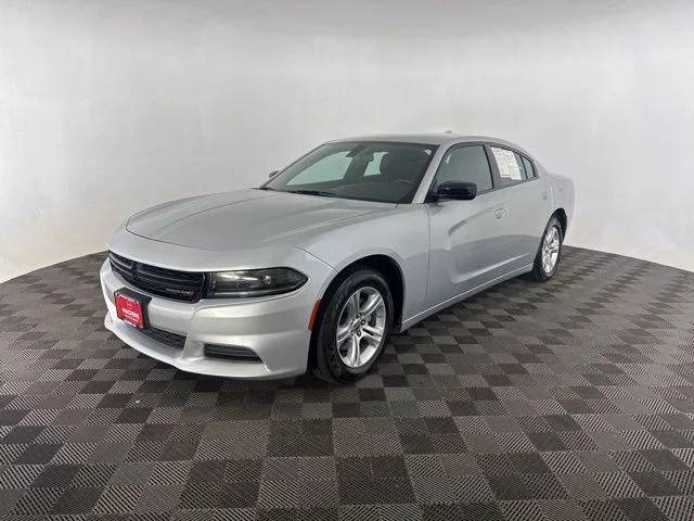 Used 2023 Silver Dodge SXT image 3