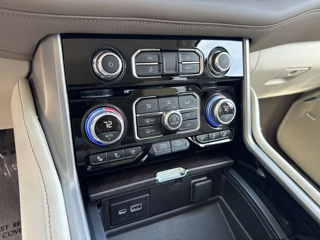 Used 2021 White GMC Denali image 24