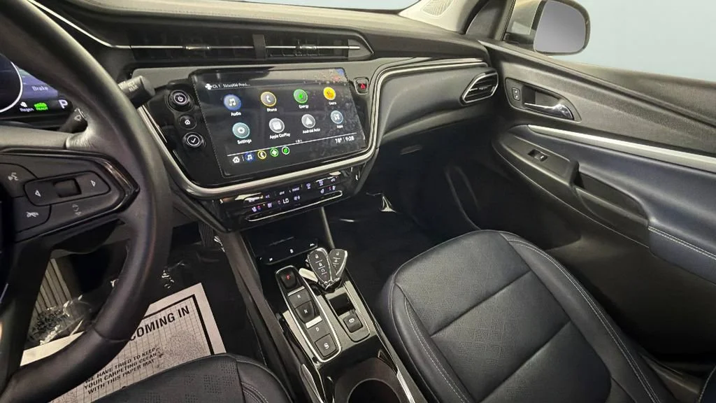 Used 2023 Silver Flare Metallic Chevrolet Premier image 19