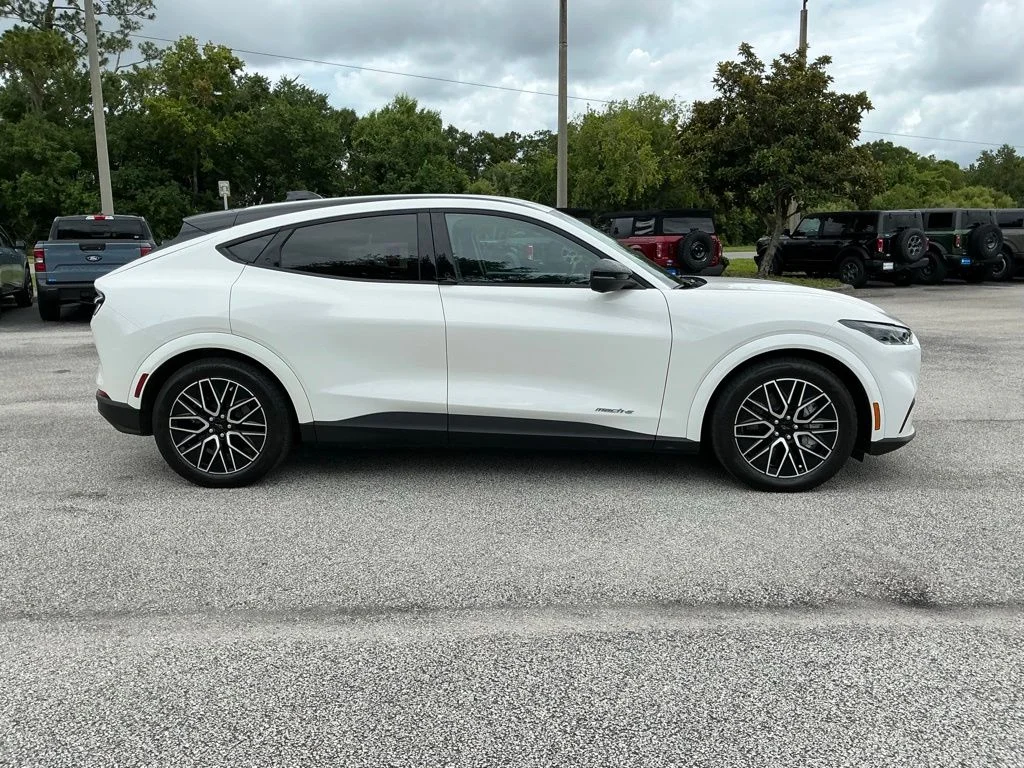 Used 2025 White Ford Premium image 18