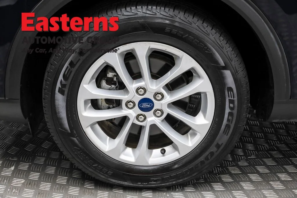 Used 2021 Blue Ford SE image 31