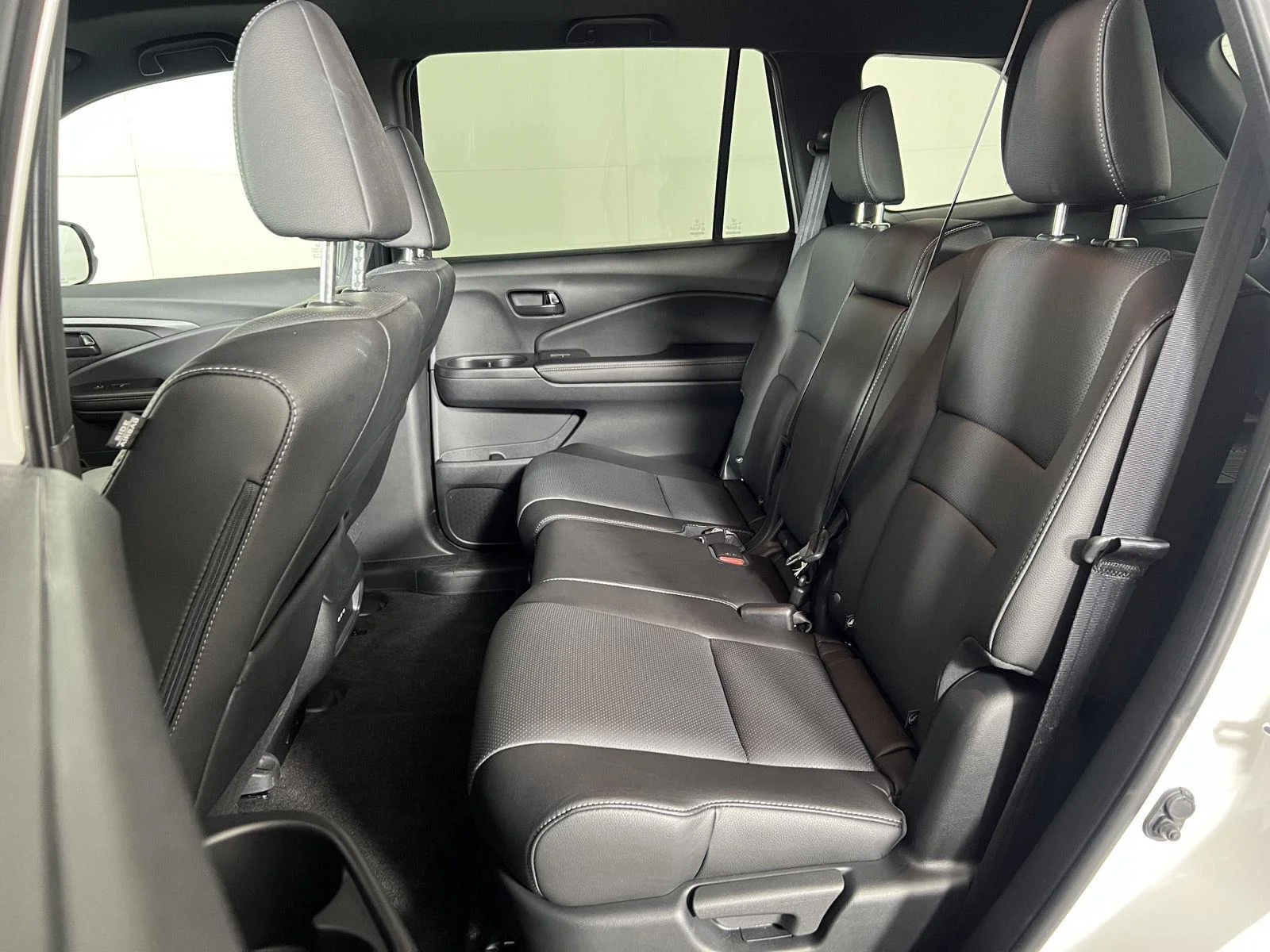 Used 2024 Platinum White Pearl Honda EX-L image 8