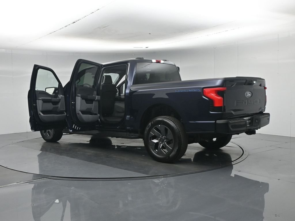 Used 2024 Blue Ford XLT image 37