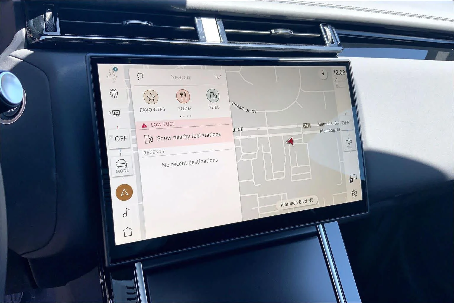 New 2026 Fuji White Land Rover Dynamic SE image 17