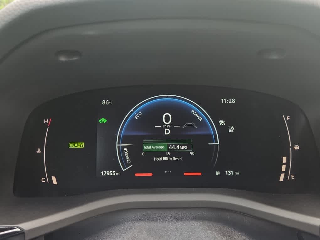 2025 Toyota Camry LE - Photo 18