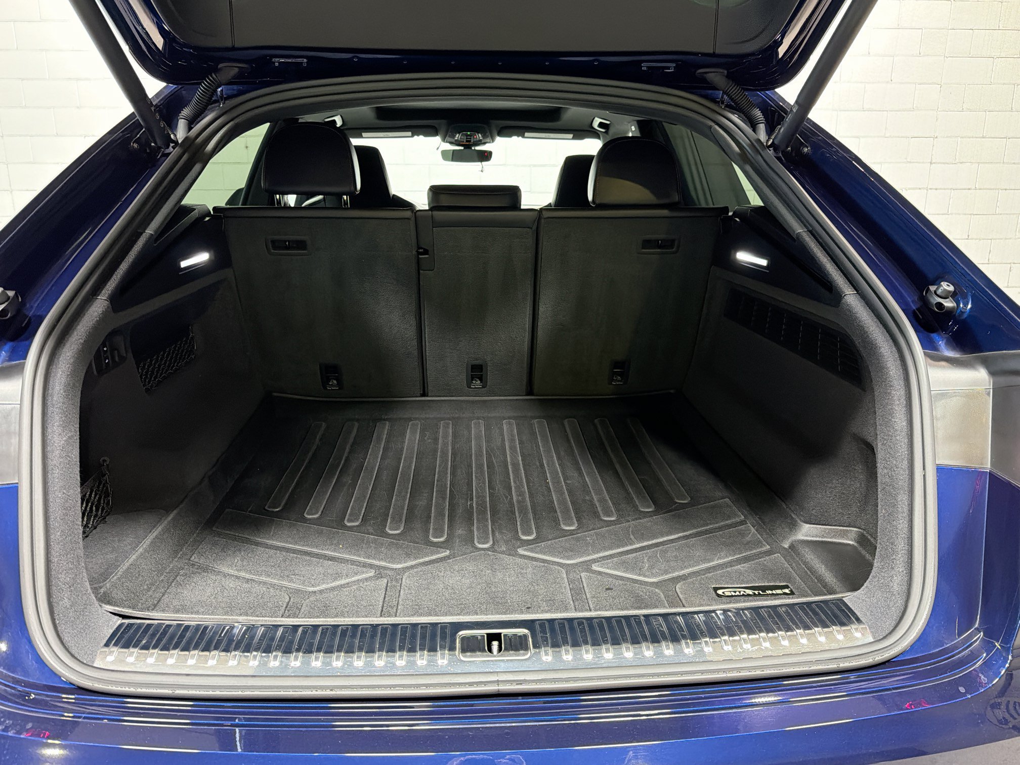 Used 2023 Navarra Blue Metallic Audi 4.0T image 13