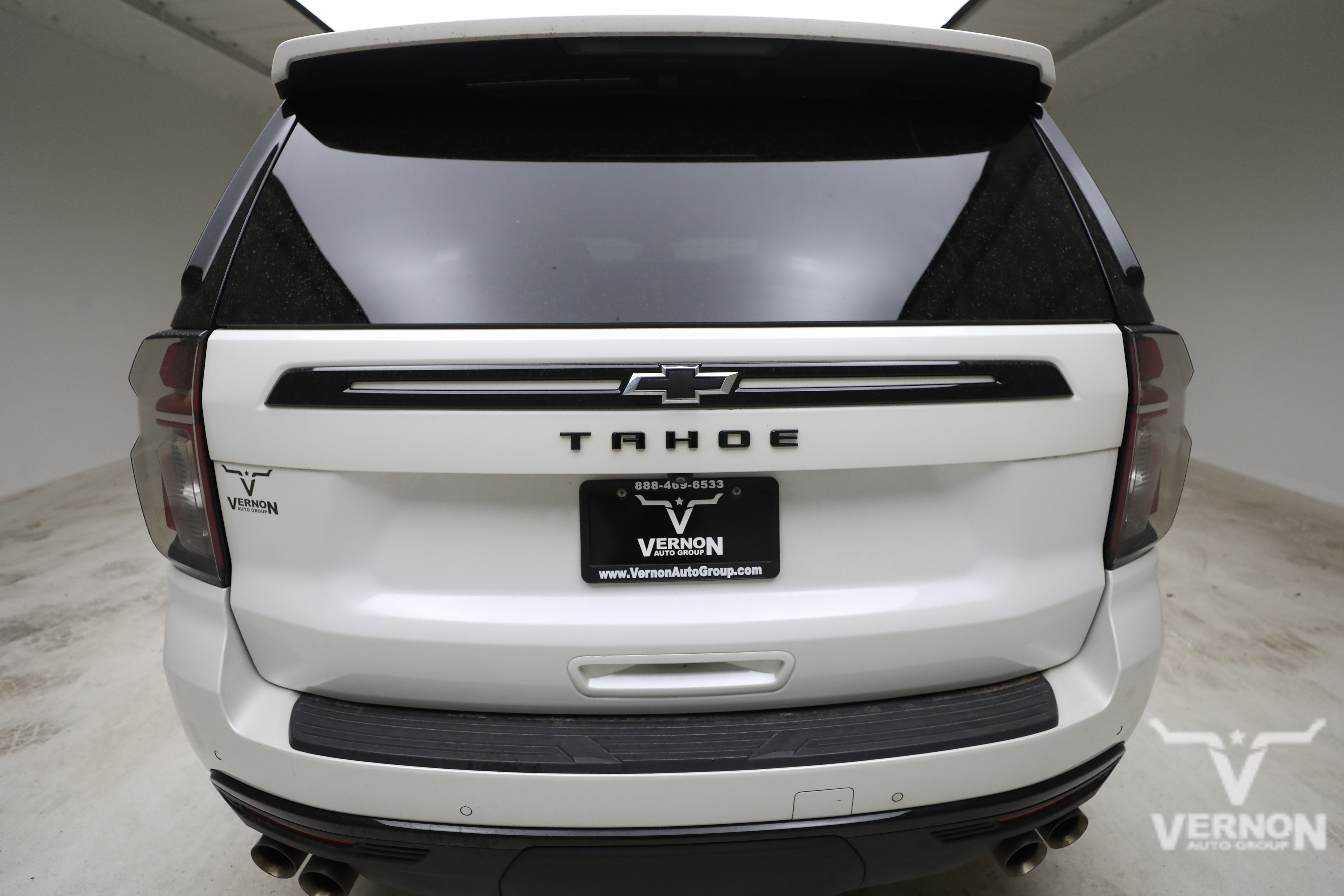 Used 2024 Iridescent Pearl Tricoat Chevrolet Y image 4