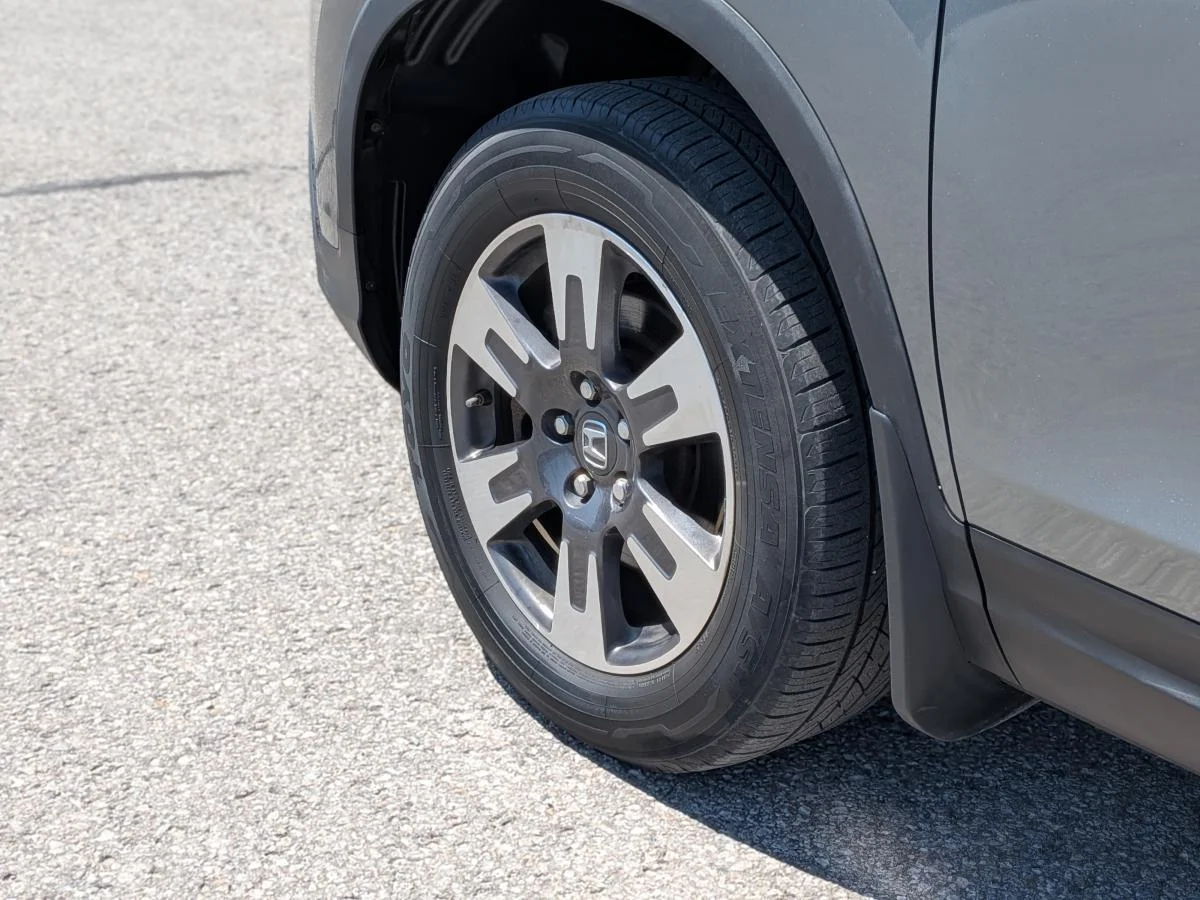 Used 2017 Grey Honda 4wd Crew Cab Touring image 10