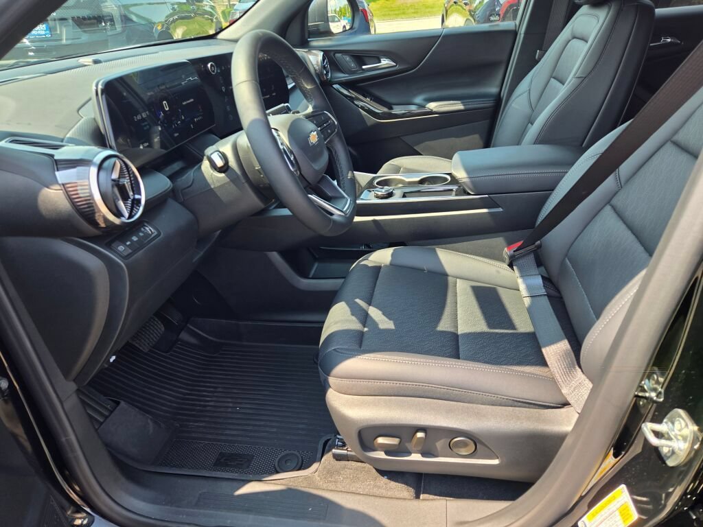 2027 Chevrolet Equinox LT - Photo 15